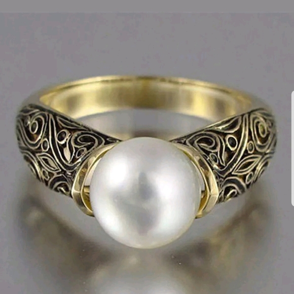 Jewelry - New Antique style white pearl 925 silver ring